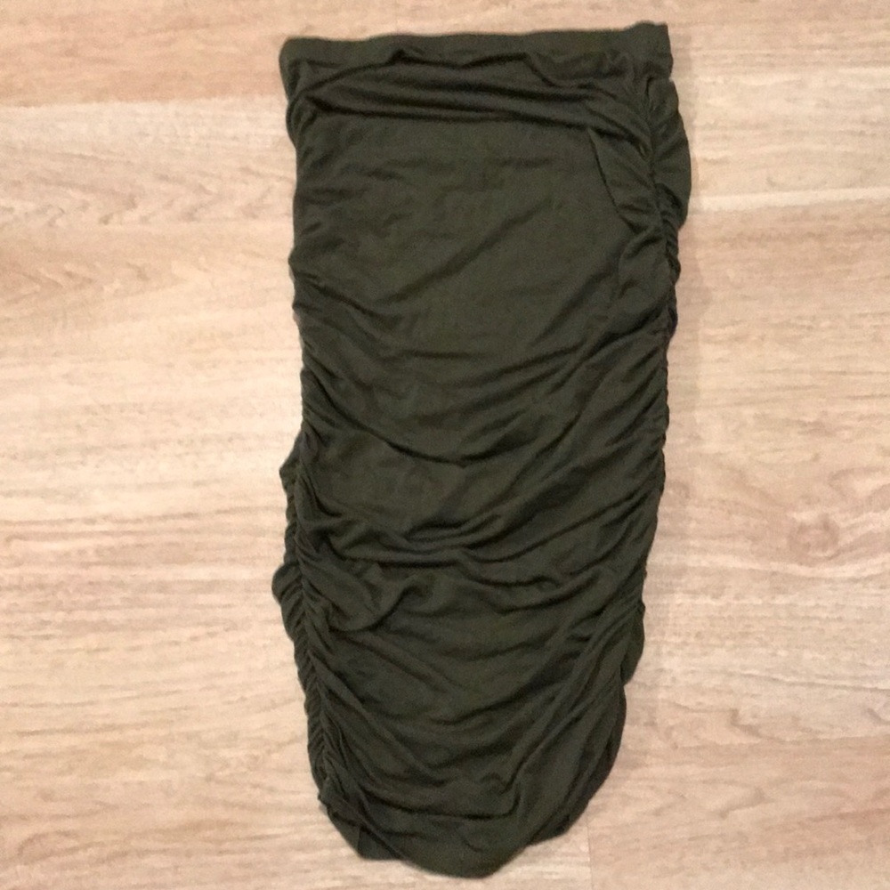 Knitted ruched style skirt.